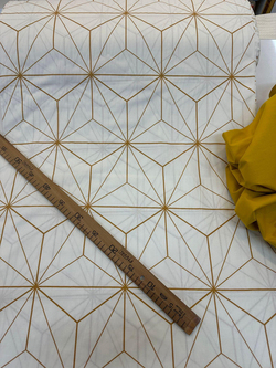 Beyaz Zemin Hardal Geometrik Desen Akfil Kumaş D760