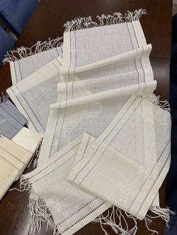 Carmen Çift Sıra Burgu Ajur Detaylı Püsküllü Linen Kumaş Salon Set