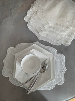 Curly Nakış Detaylı Krem Linen Kumaş Altılı Amerikan Servis
