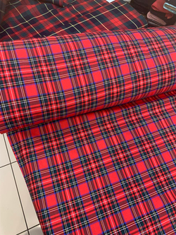 Ekose Kırmızı Yeşil Detaylı Gabardin Kumaş