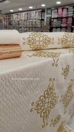Geometrik Desen Altın Rengi Pul Nakışlı Pike Kumaşı