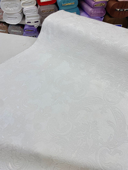 Kırık Beyaz Şamdan Desen Etuval İpek Şönil Pike Kumaş