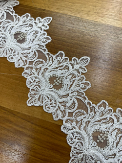 Krem D1050 Desen Fransız Güpürü (1 top)