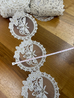 Krem Daire İçi Arı D1250 Desen Fransız Güpürü (1 top)