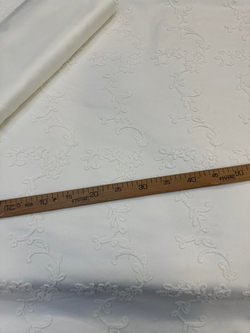 Krem Su Yolu Papatya Desen Kadife Nakış Detaylı Hera Pike