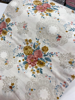 Mandala Detaylı Somon Güller Desenli Pazen Kumaş