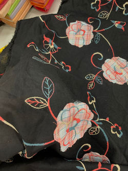 Patchwork Çiçek Desenli Siyah Poplin Kumaş