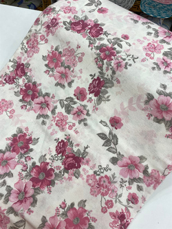 Pembe Çelenk Detaylı Güller Desenli Pazen Kumaş