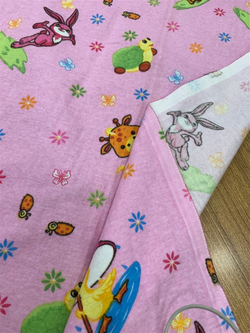 Pembe Ördek Ve Diğer Hayvanlar Desenli Pazen Tek En