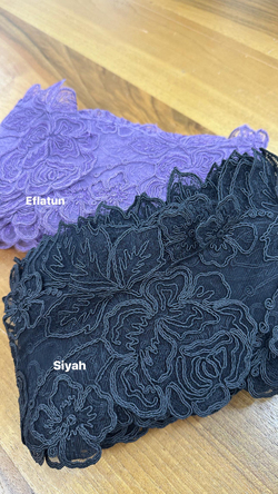 Siyah Gül Detaylı D1650 Desen Fransız Güpürü (1 top)
