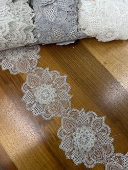 Taş Yıldız Papatya D1150 Desen Fransız Güpürü (1 top)