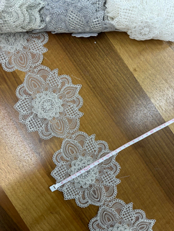 Taş Yıldız Papatya D1150 Desen Fransız Güpürü (1 top)
