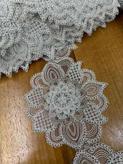 Taş Yıldız Papatya D1150 Desen Fransız Güpürü (1 top)