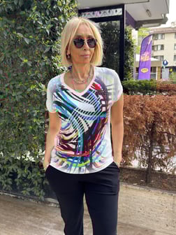 Dijital Baskılı Nakışlı V Yaka Tshirt