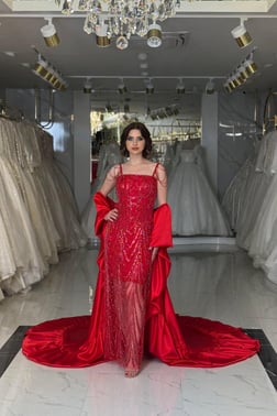 Kırmızı Saten Pelerinli After Elbisesi 7994