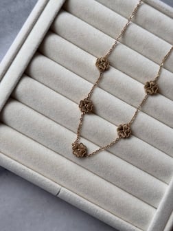 Gold Marka Yonca Kolye