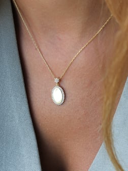 Oval Taşlı  Kolye