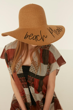 142329  BEACH PLEASE YAZILI HASIR KLOŞ ŞAPKA-CAMEL