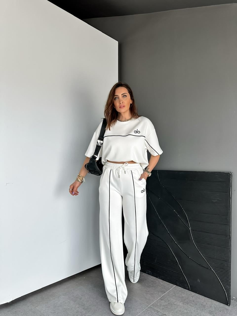 Beyaz Biyeli Modal Spor Takım