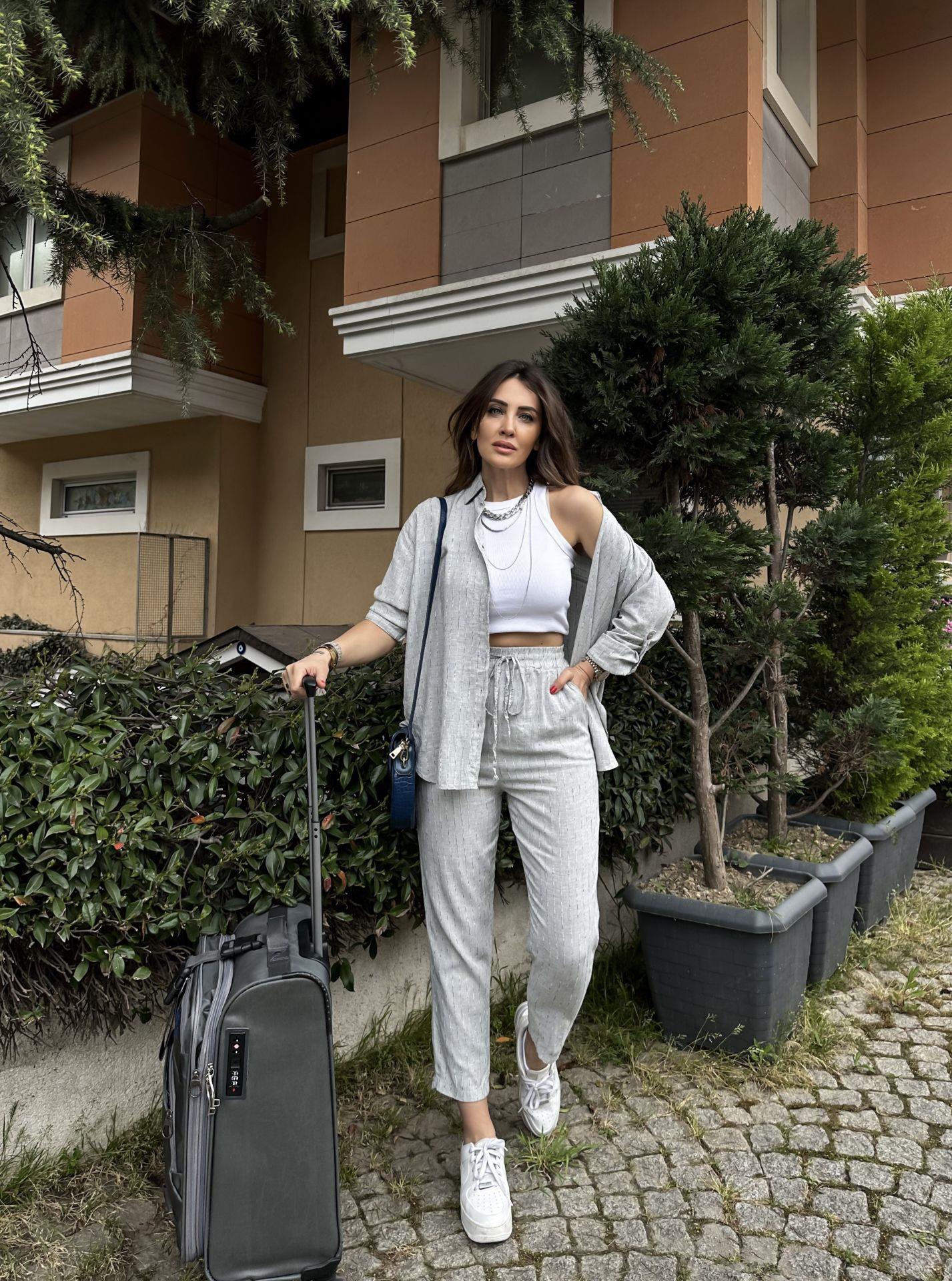 Gri Çizgi Dokulu Gömlekli Takım