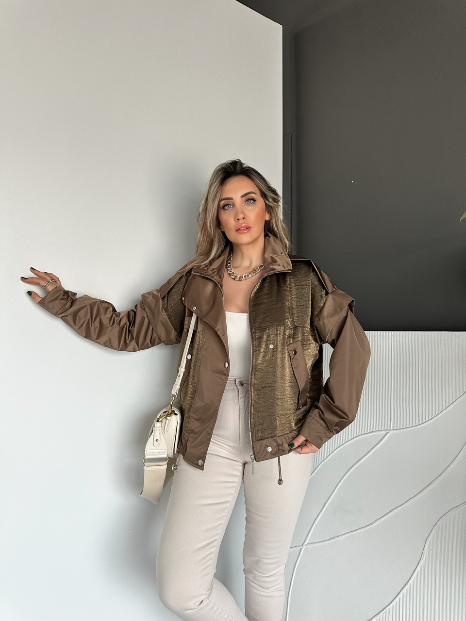 Kahve Çıtçıtlı Dik Yaka Saten Parçalı Ceket