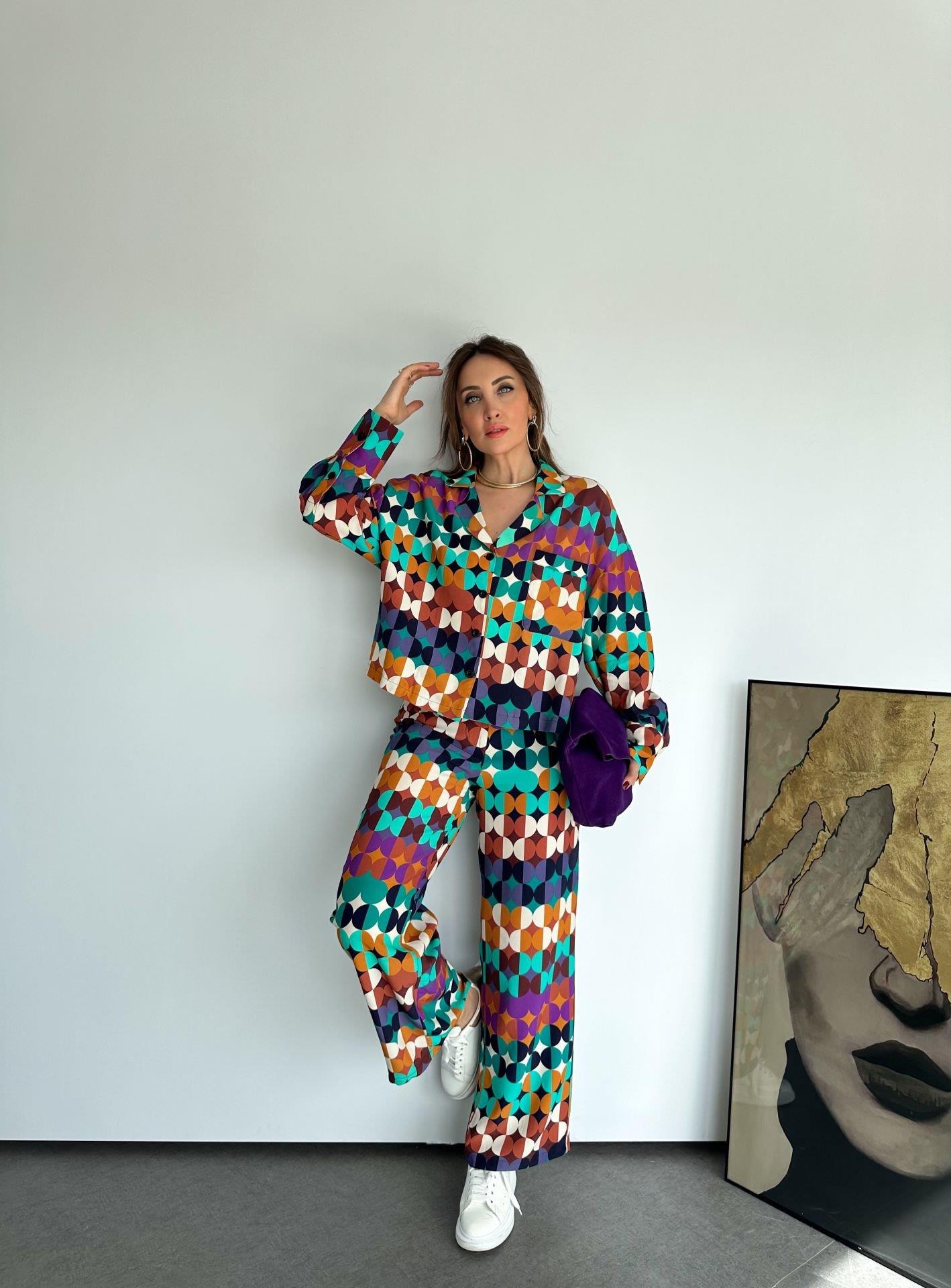 Renkli Geometrik Desenli Gömlek Pantolon Takım