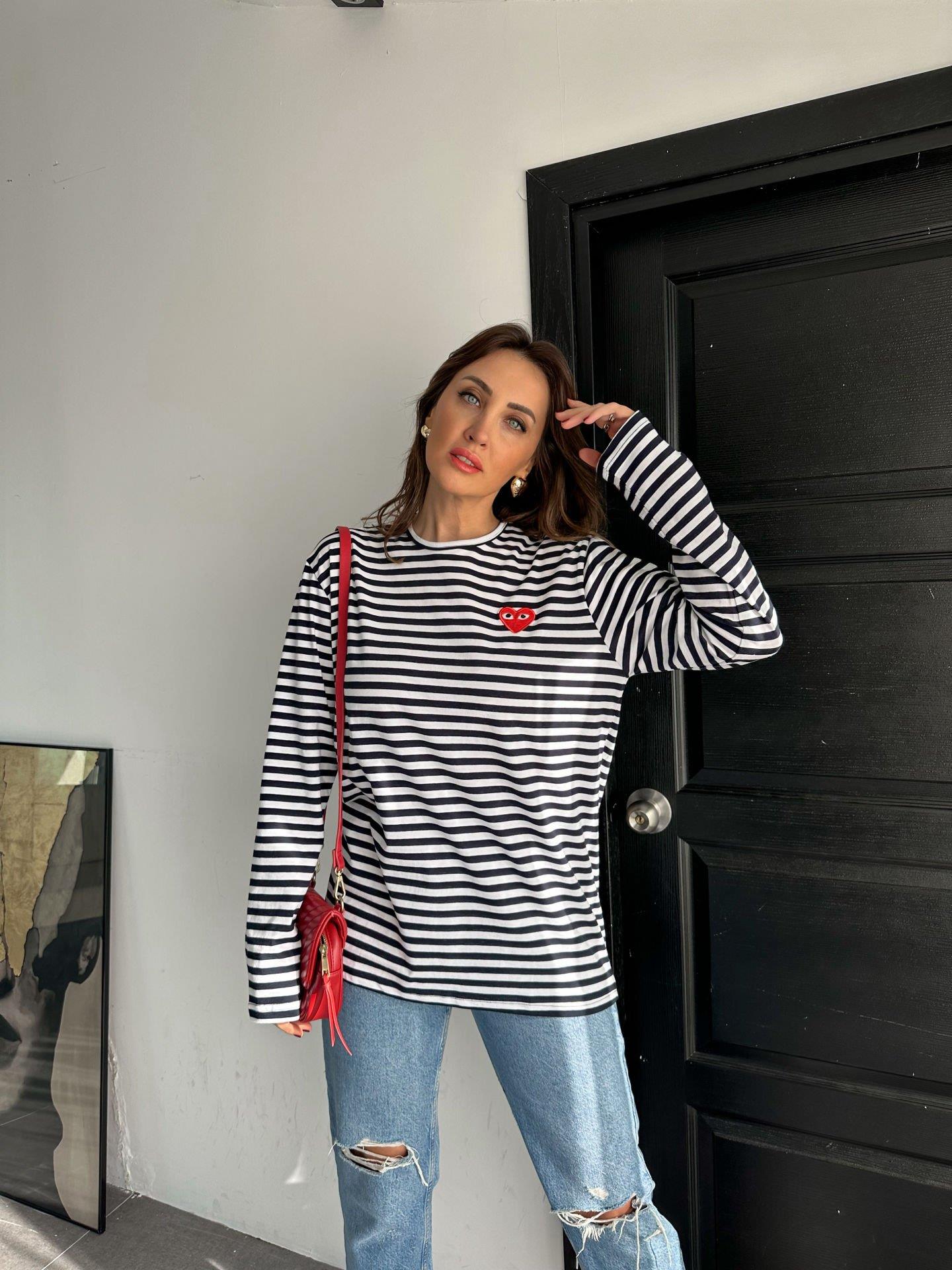 Siyah Çizgili Kalpli Uzun Kollu Tshirt