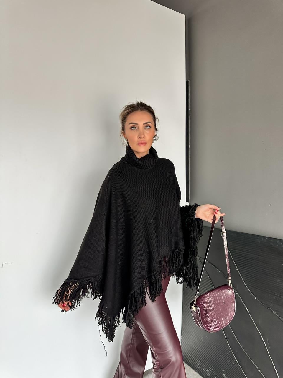 Siyah Püsküllü Panço