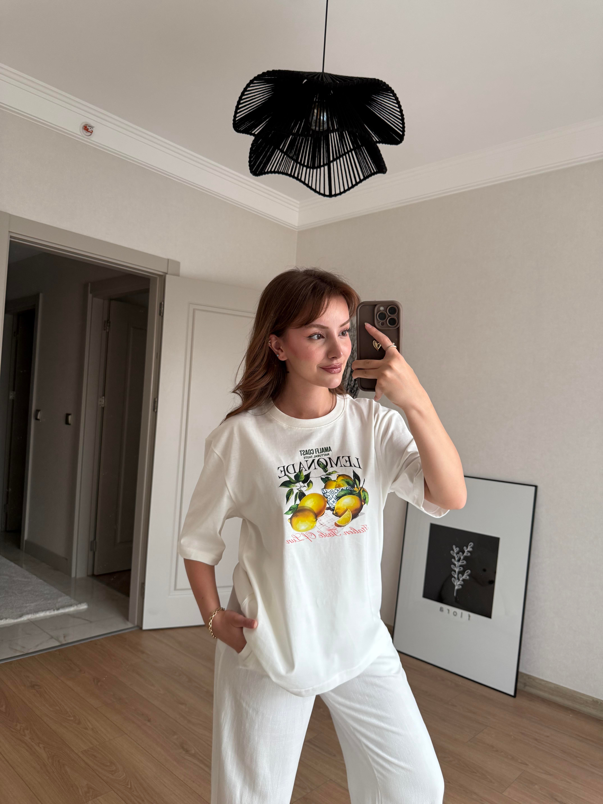 ÜST GİYİMECMEL BAŞARANBEYAZ LEMONADE BASKILI TİŞÖRT