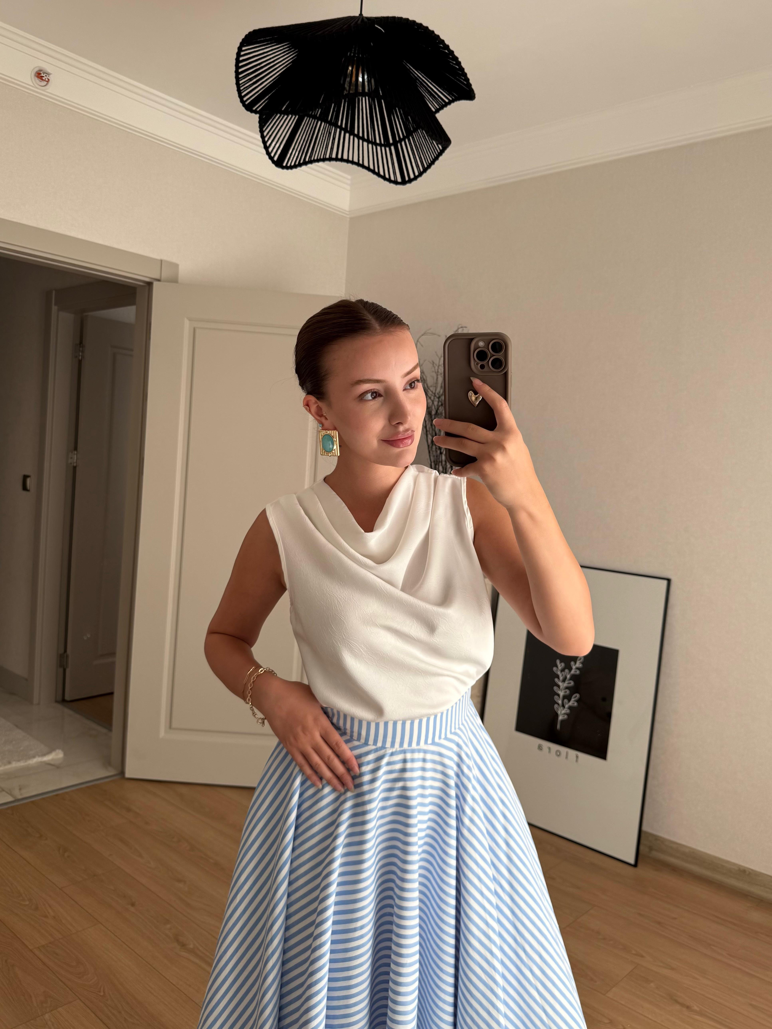 ÜST GİYİMECMEL BAŞARANDegaje Yaka Ekru Saten Bluz