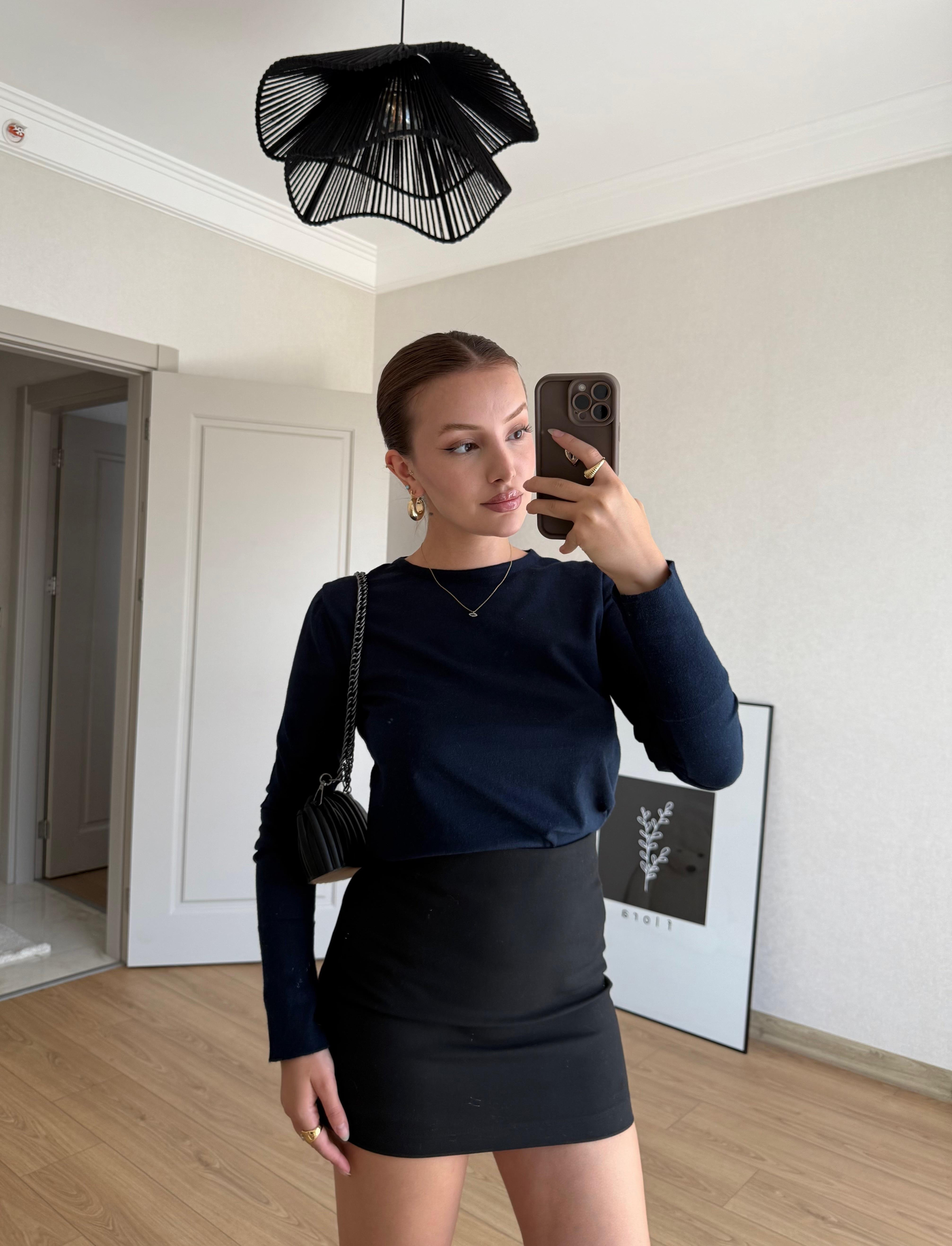 ÜST GİYİMECMEL BAŞARANLacivert Basic Transparan Bluz
