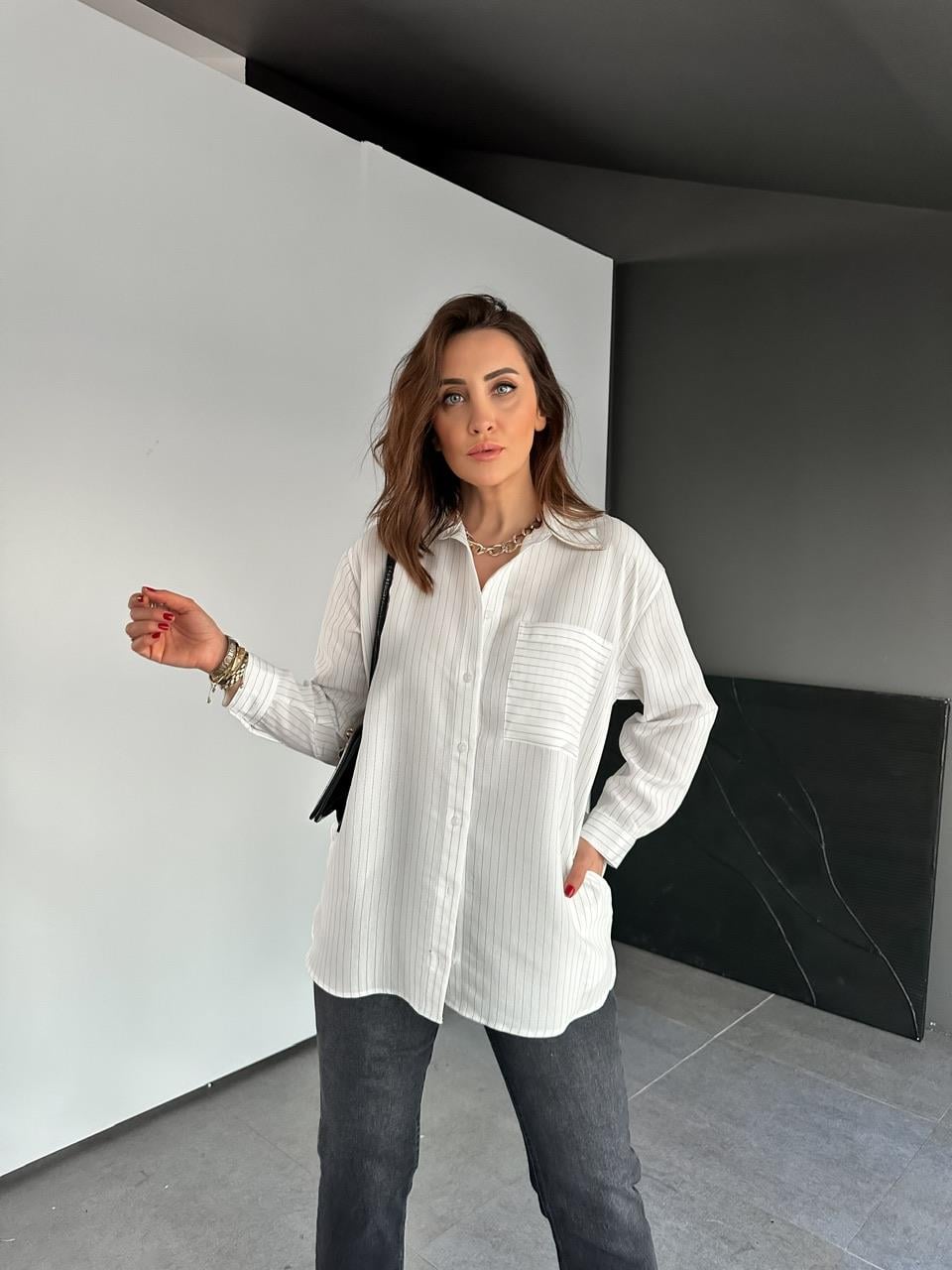 Beyaz Çizgili Cepli Basic Gömlek