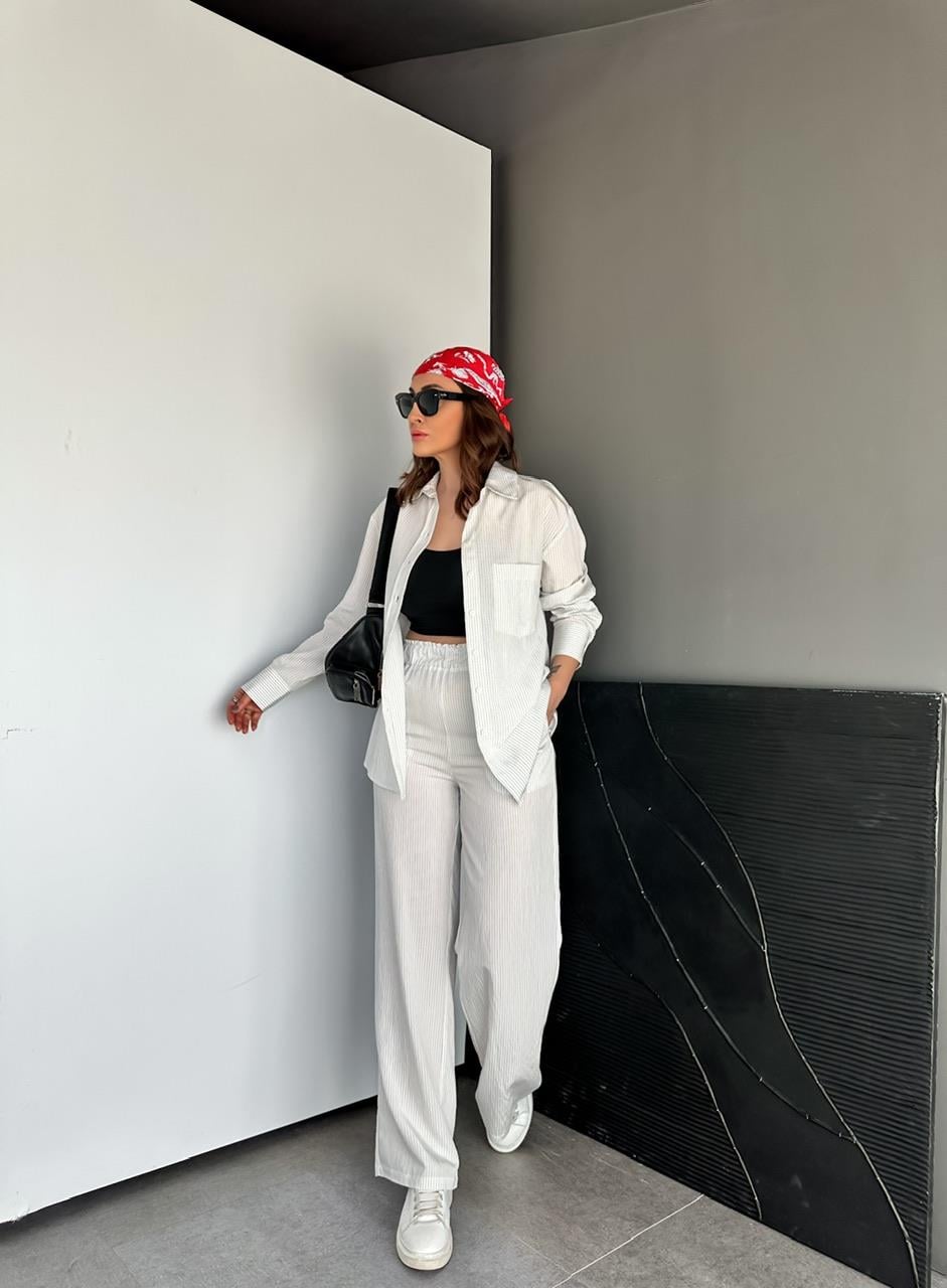 Beyaz Çizgili Gömlekli Basic Takım