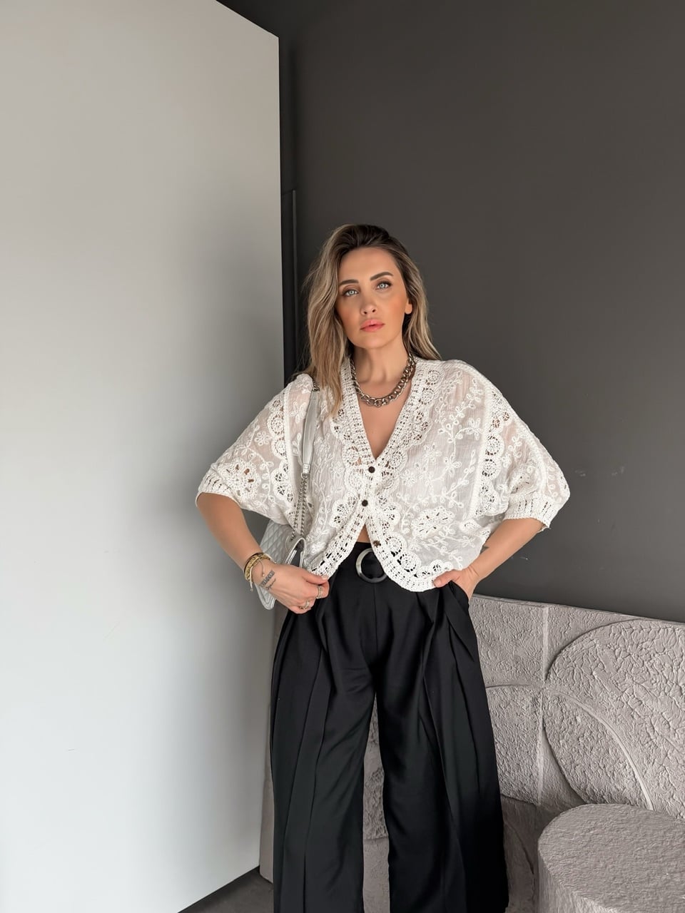 Beyaz Pullu Dantelli Bohem Bluz