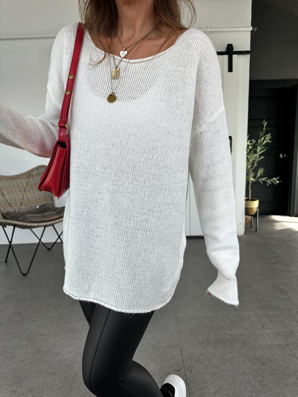 Ekru Kayık Yaka Basic Kazak