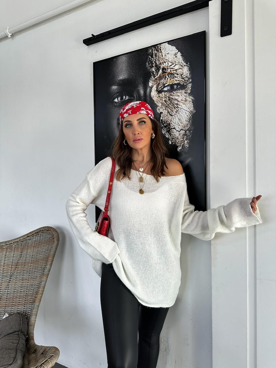 Ekru Kayık Yaka Basic Kazak