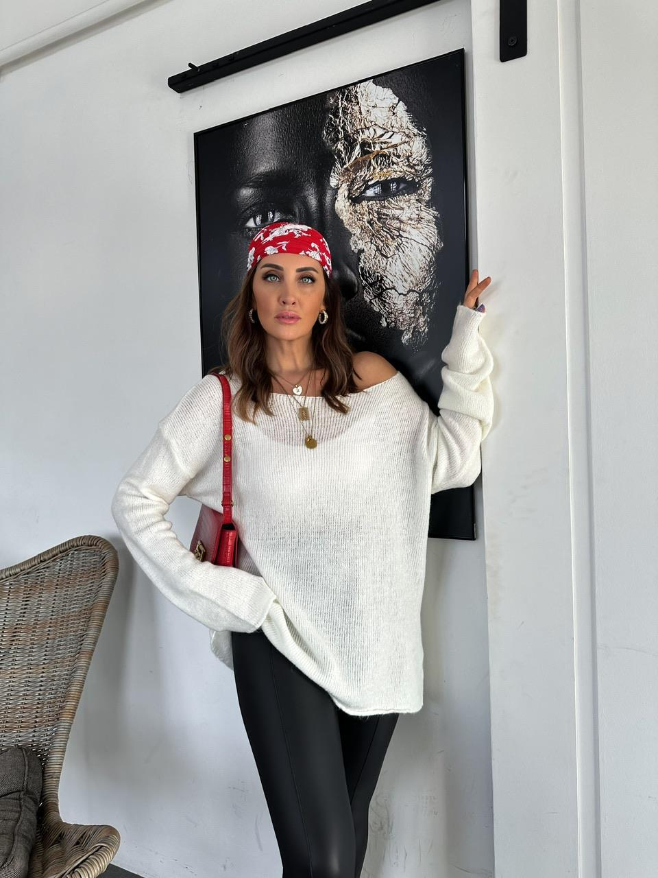 Ekru Kayık Yaka Basic Kazak