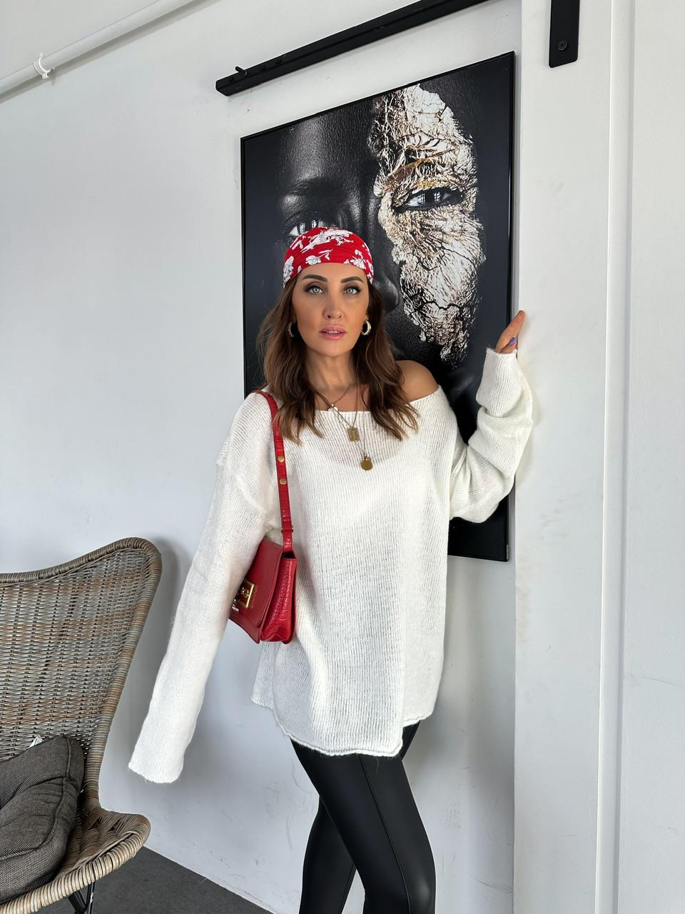 Ekru Kayık Yaka Basic Kazak