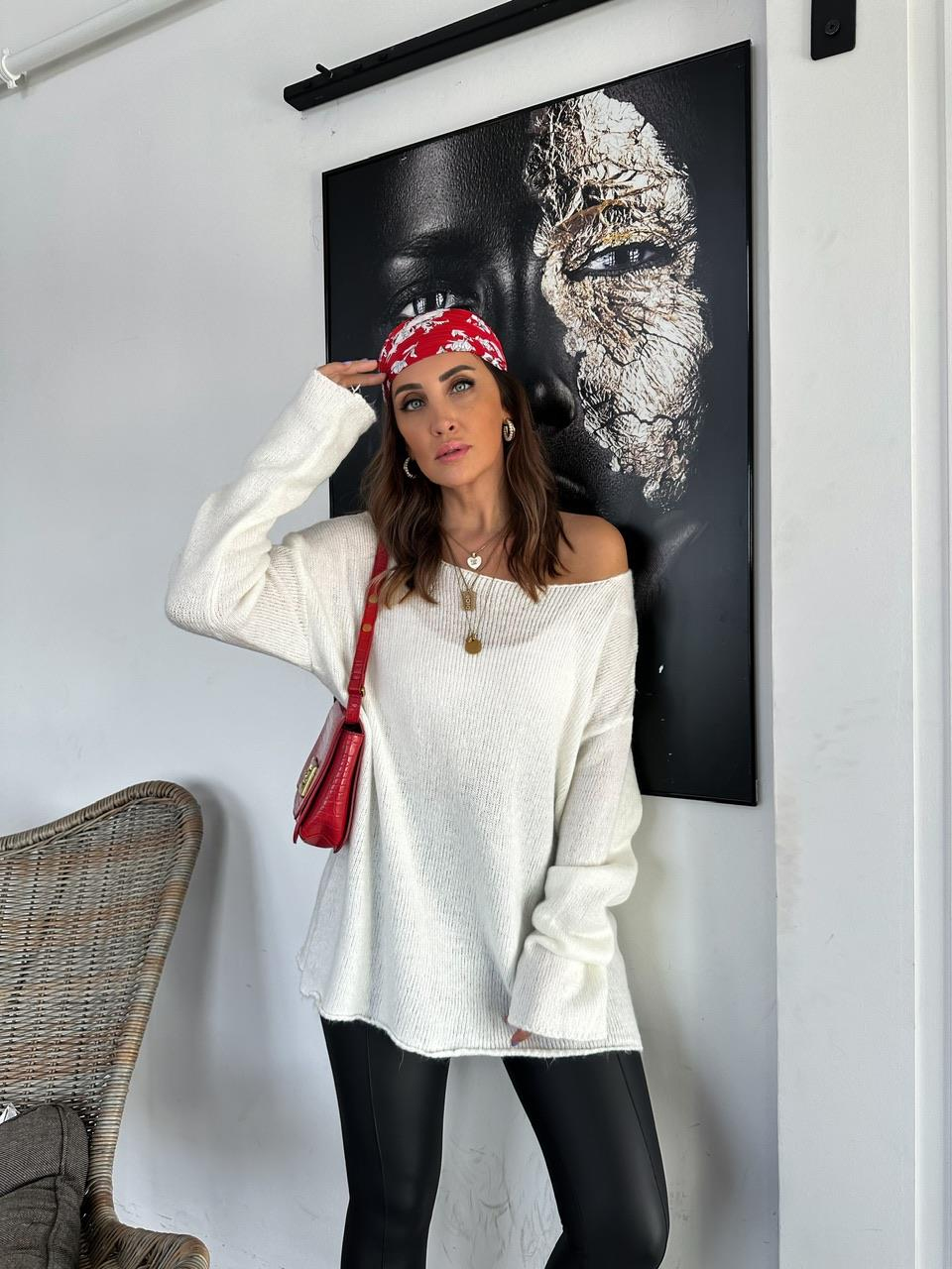 Ekru Kayık Yaka Basic Kazak