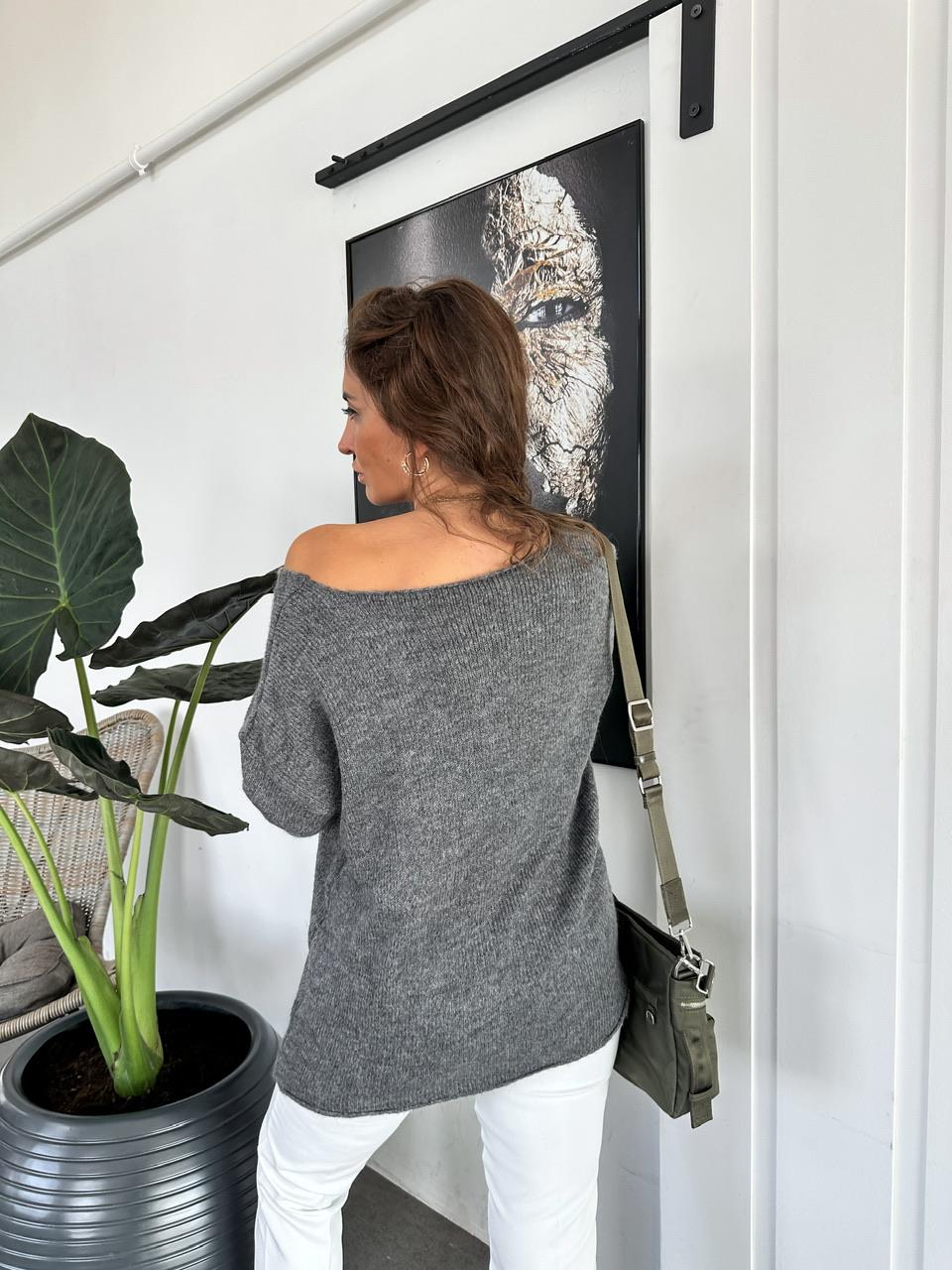 Gri Kayık Yaka Basic Kazak