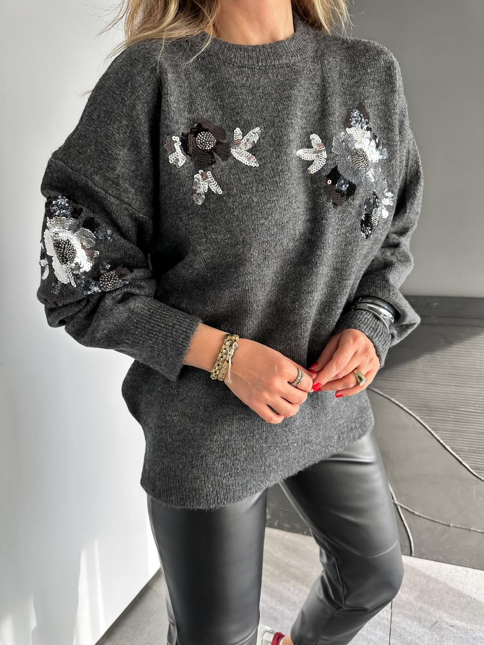 Gri Pul İşlemeli Kazak