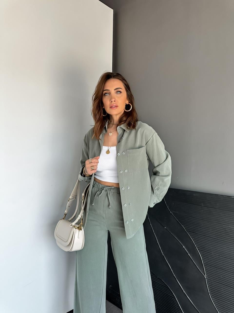 Haki Çift Düğmeli Taşlanmış Gömlek