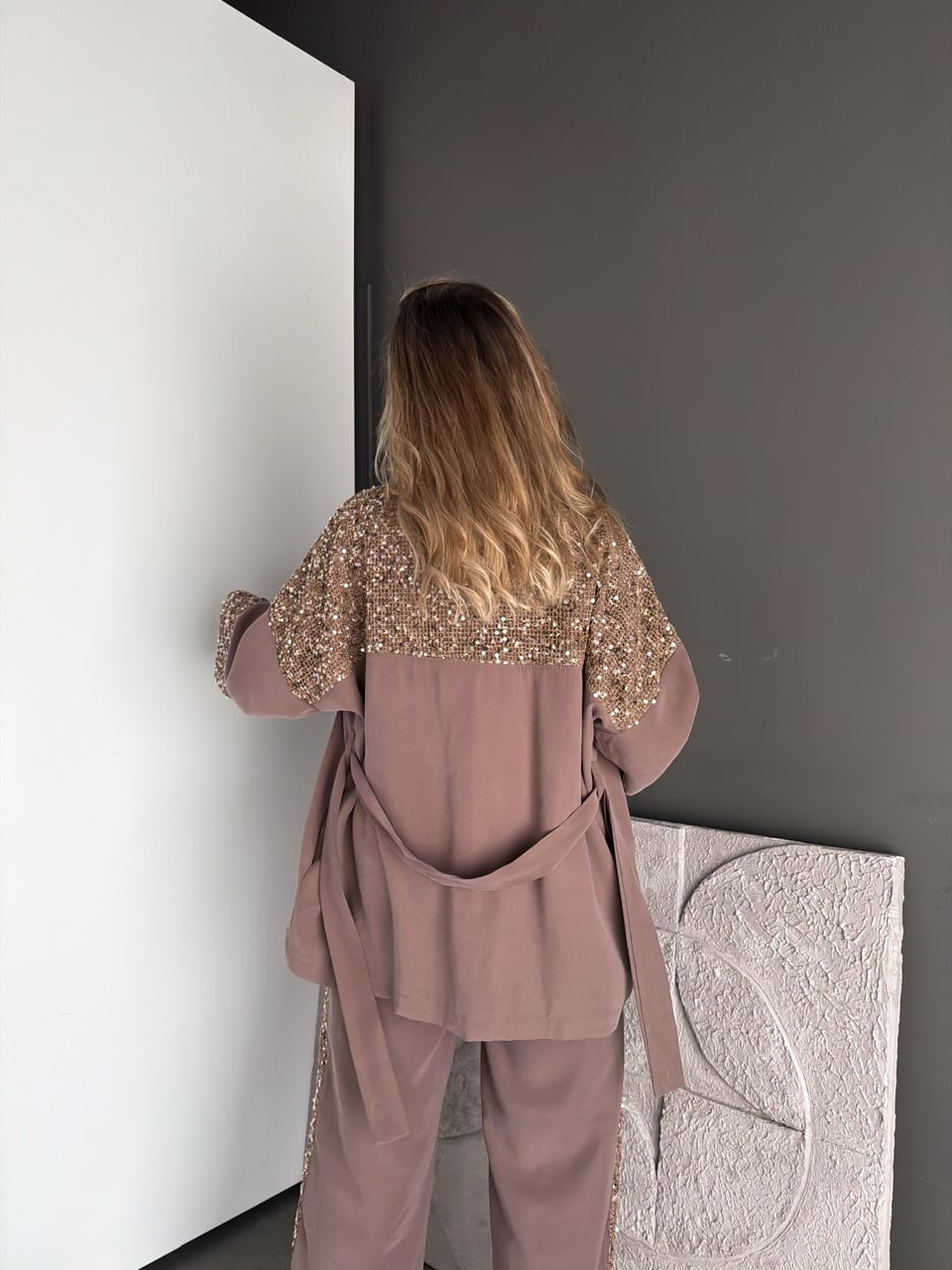 Kahve Pullu İşlemeli Kuşaklı Şık Takım