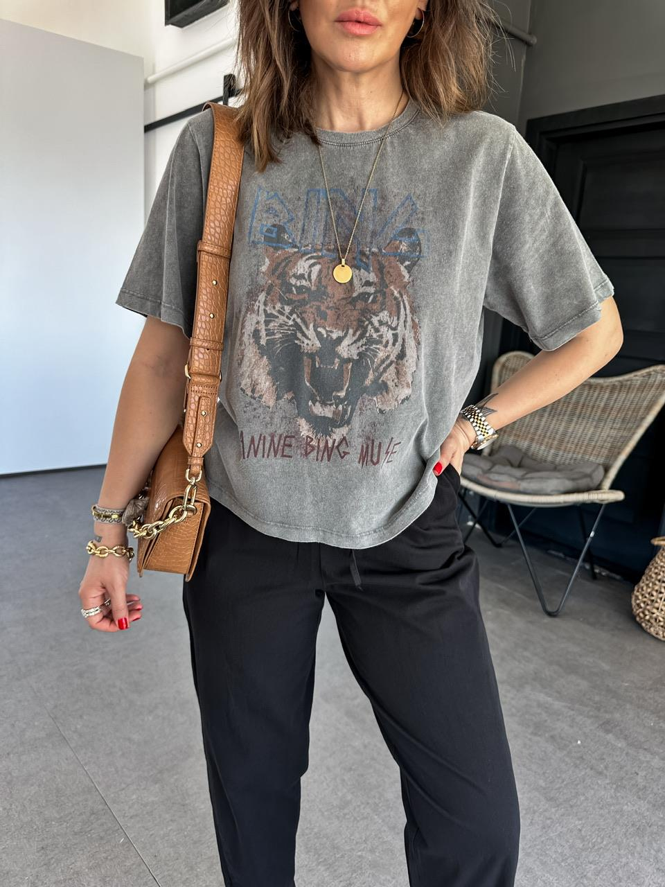 Kaplan Figürlü Aning Bing Tshirt