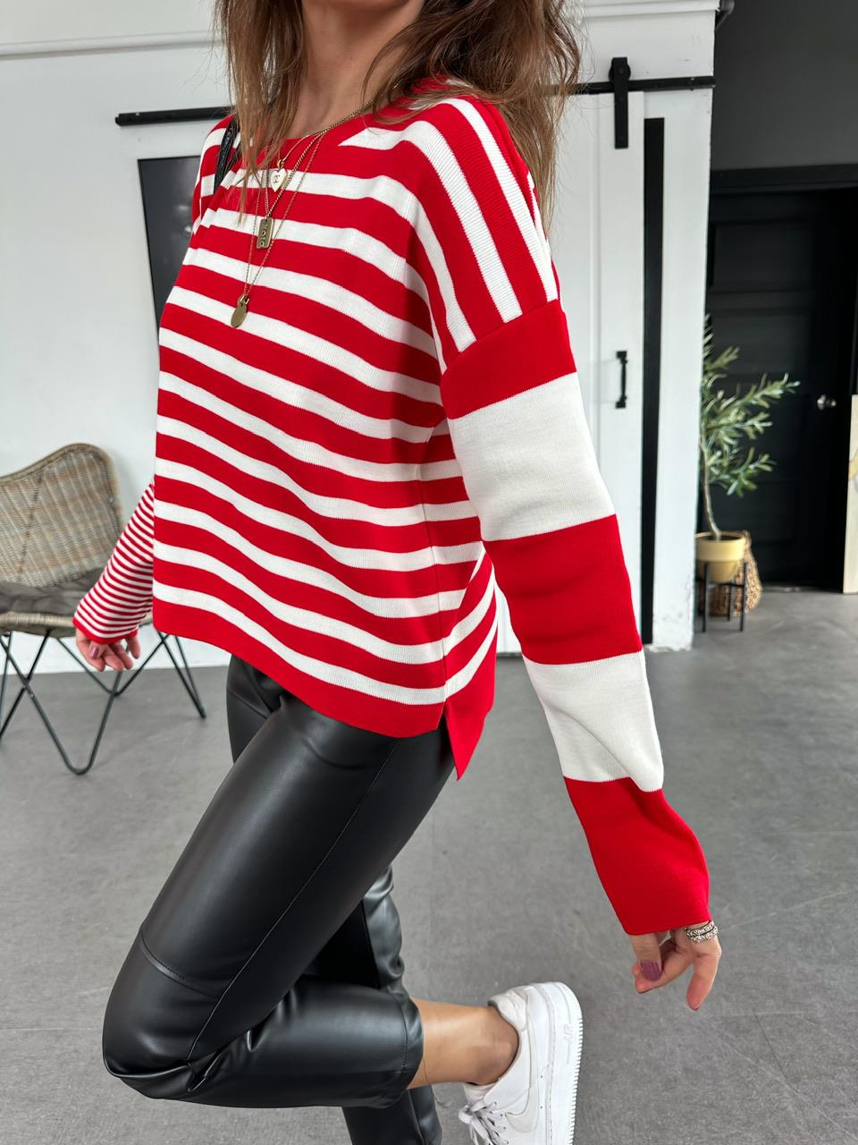 Kırmızı Çizgili Basic Kazak