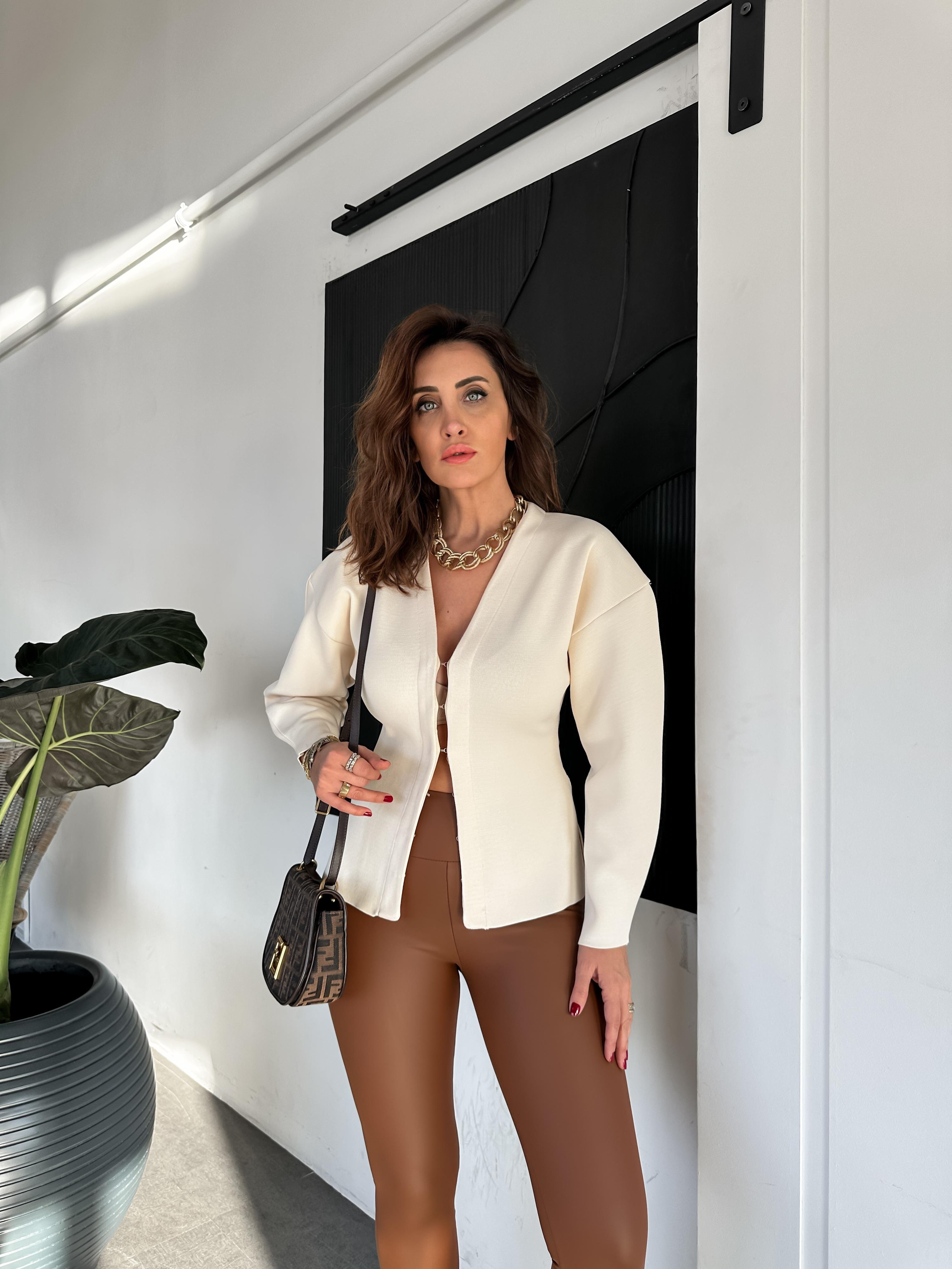 Krem Kancalı Çelik Örme Hırka