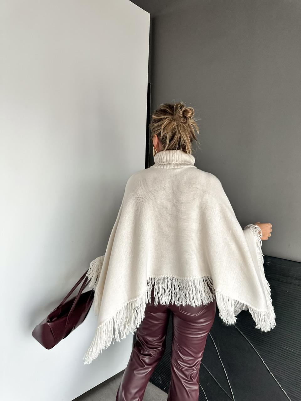 Krem Püsküllü Panço