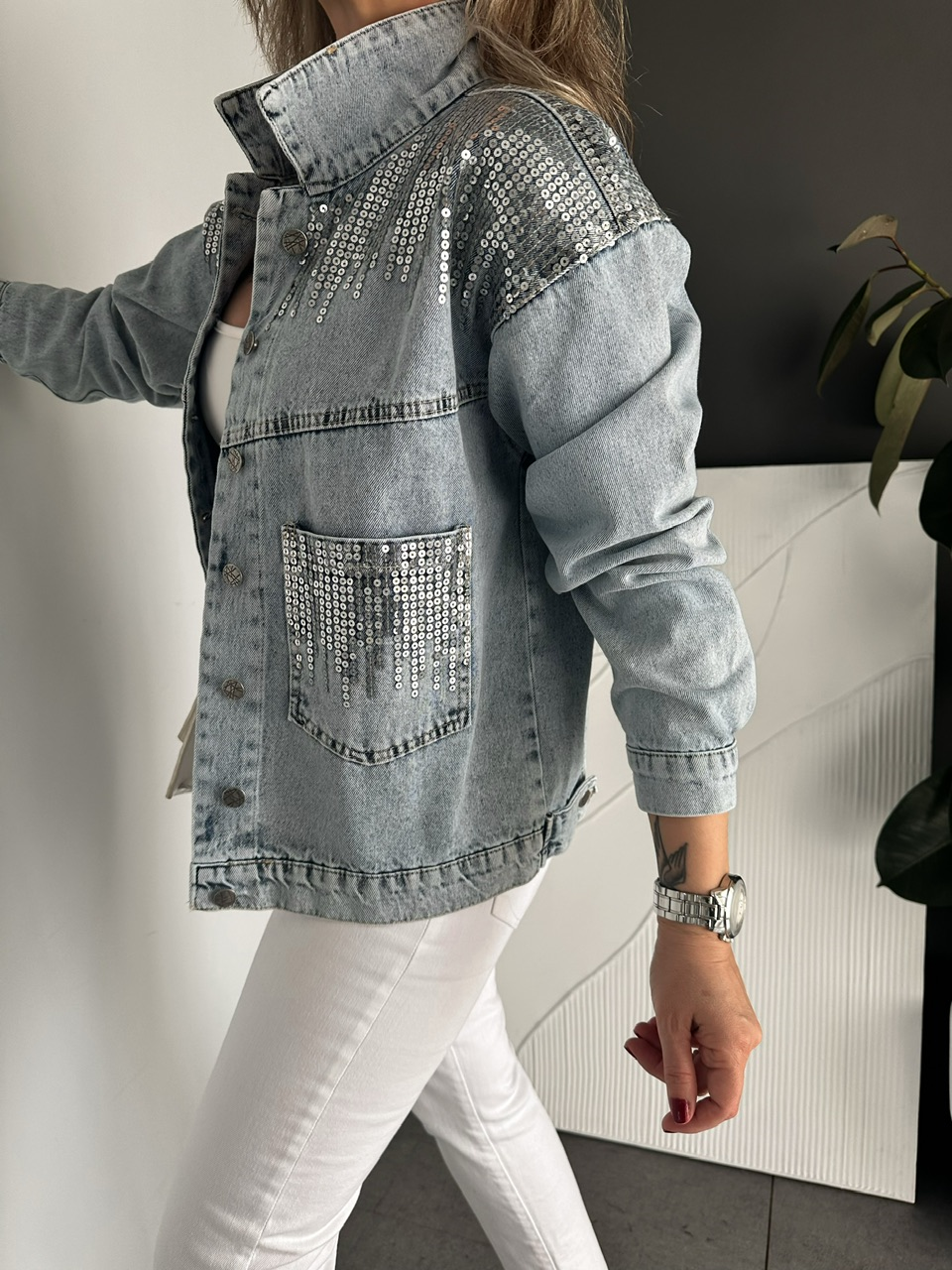 Mavi Pullu Sırtı Düğmeli Kot Ceket