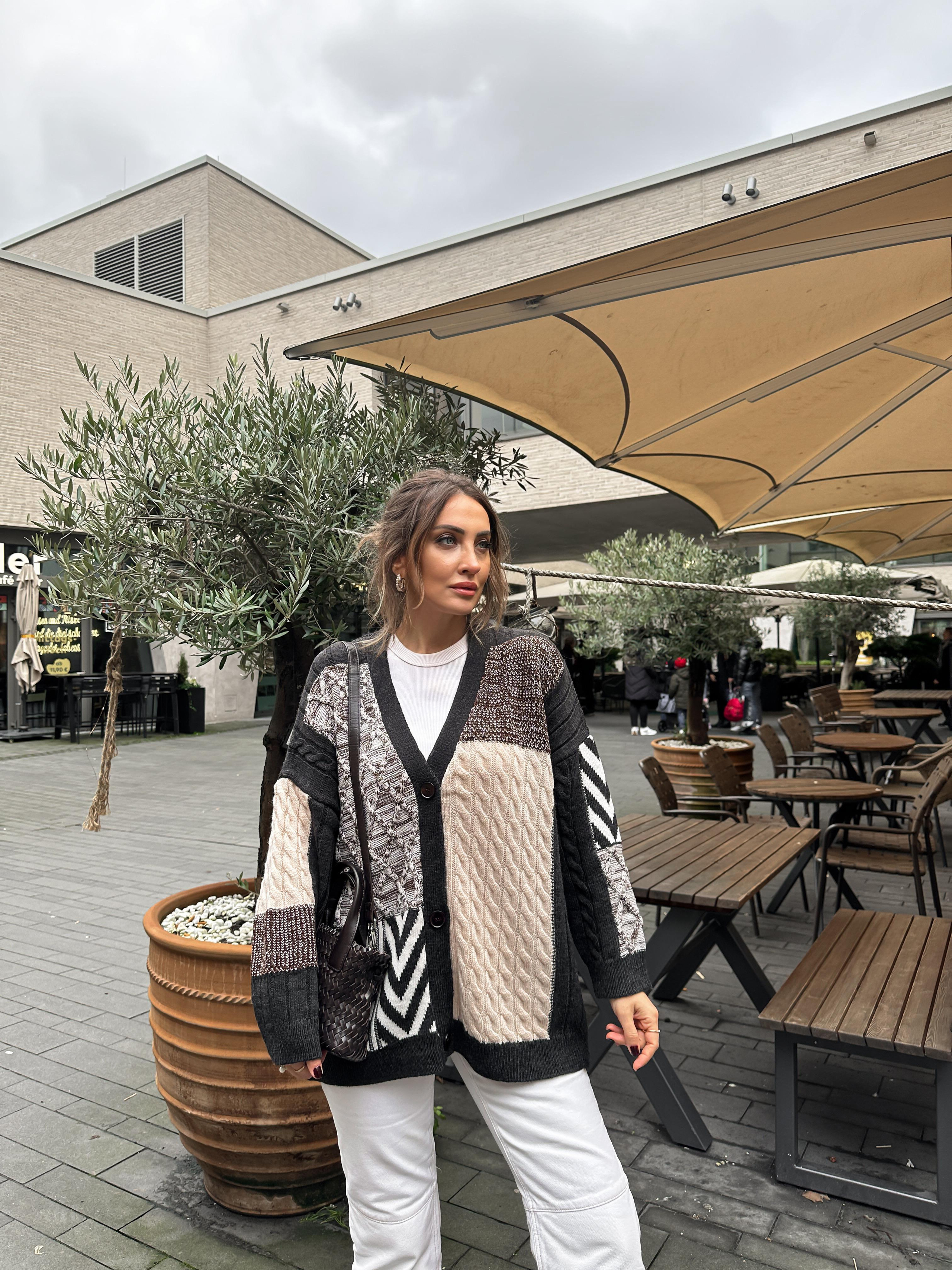 Patchwork Desenli Düğmeli Hırka