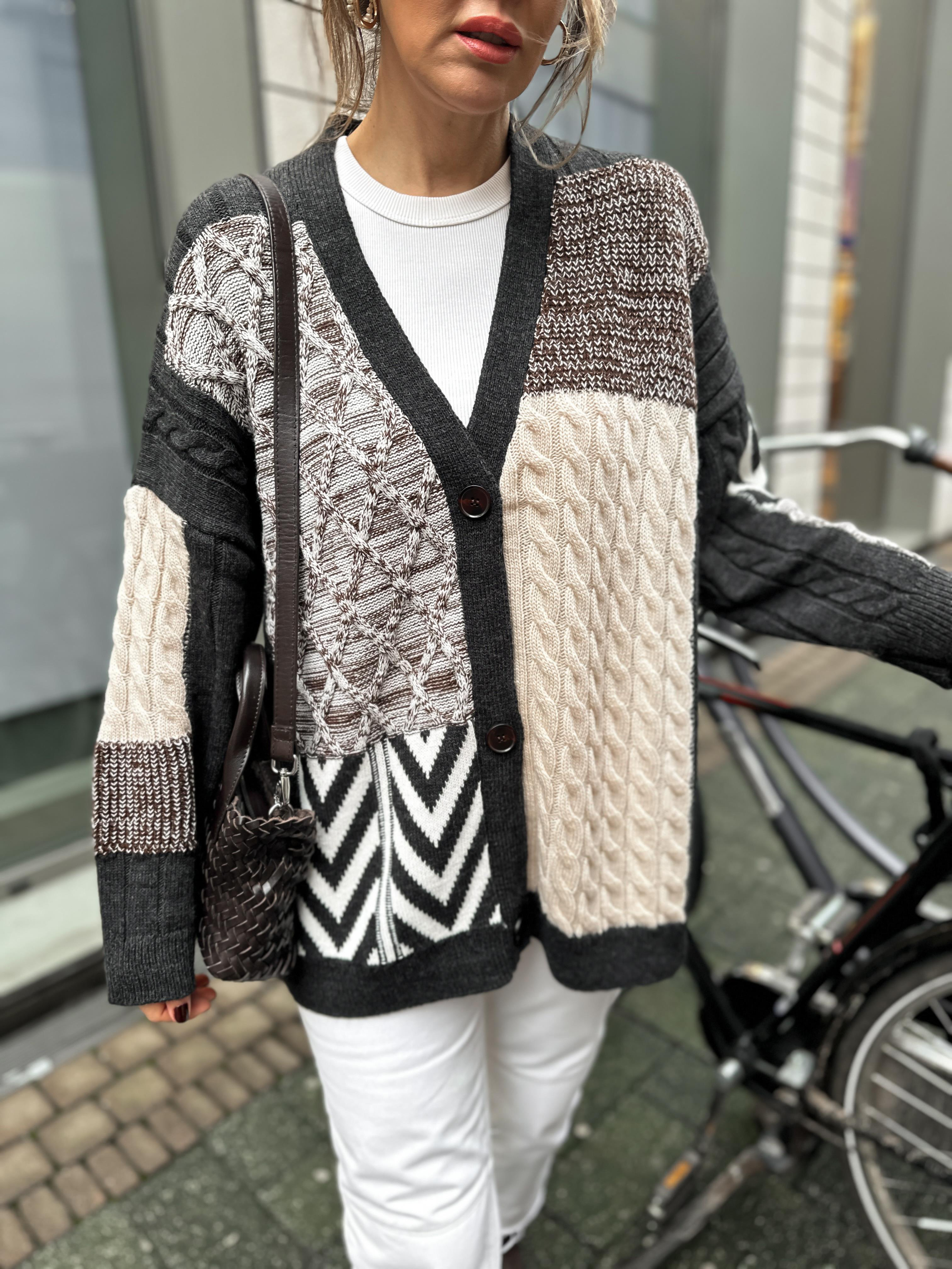 Patchwork Desenli Düğmeli Hırka